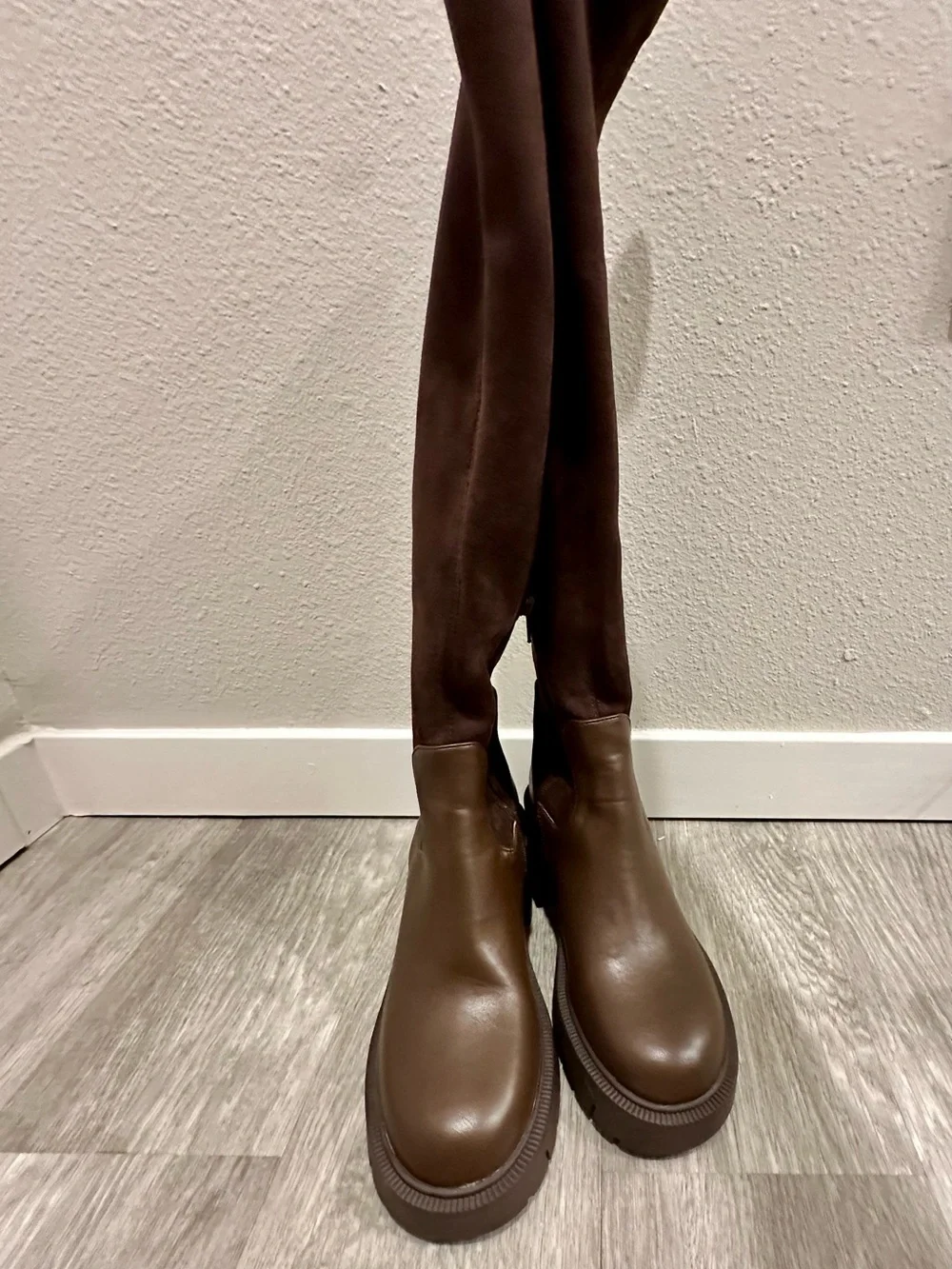 Brown Knee High Platform Boots Lug Sole Block Heel Side Zip Women’s Size 8
